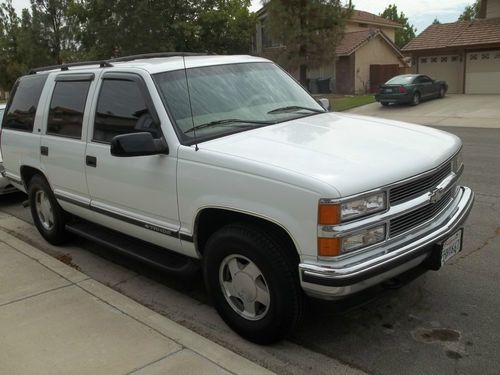 White chevy tahoe 4 x 4 new tires, battery and rebuilt transmission