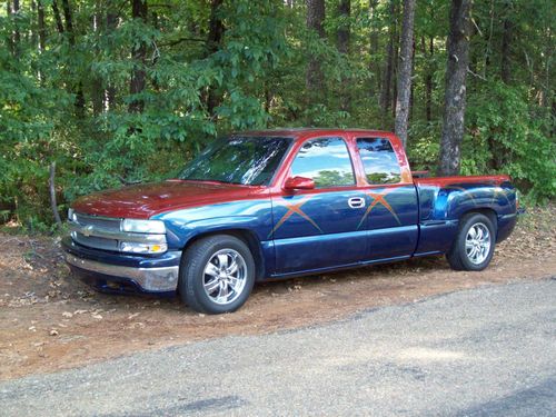 2000,custom paint,lowered very nice truck,runs perfect,nice interior,new liner