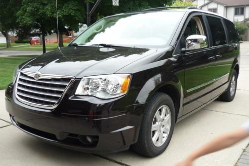 2010 town &amp; country touring 4.0 low miles 1 owner very clean
