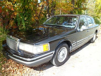 1993 lincoln towncar signatureseries 4dr only 65,252 miles 4.6 liter 8cyl w/air