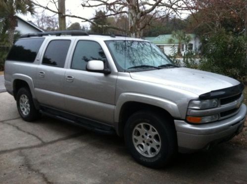 2005 chevrolet suburban z71 4x4 pewter 150k excellent condition fully loaded