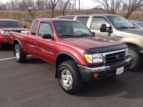 1999 toyota tacoma access cab 3.4l 4x4 great condition, runs good , hard to find