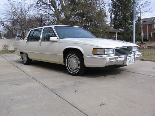 1990 cadillac fleetwood base sedan 4-door 4.5l