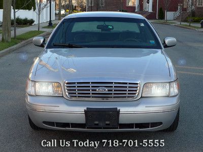 2000 ford crown victoria 4dr sdn lx