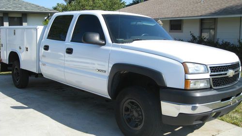 2007 chevy 3500 crew cab diesel 4x4 automatic utility truck 1 owner