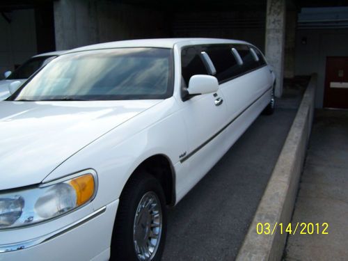 1999 lincoln town car base limousine 4-door 4.6l