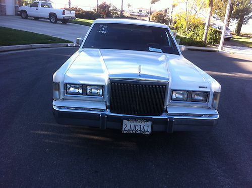 1988 lincoln town car very clean low miles runs great no reserve!!!!!!!!!!!!!!!!