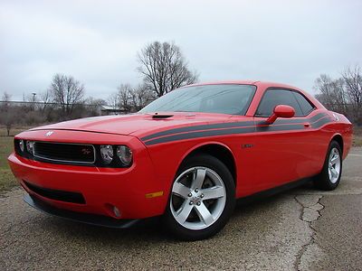 2010 dodge challenger r/t 16,583 miles~heated leather~hemi~auto~clean in/out!!!