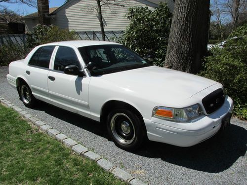 2002 ford crown victoria p71 police interceptor white + extras - no reserve!