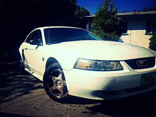 2004 ford mustang base coupe 2-door 3.9l