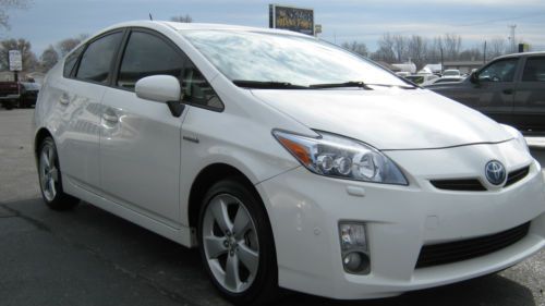 2010 toyota prius**level 5** with leather!