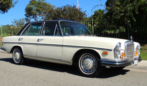 Rare two-tone beige and deep brown 1970 mercedes benz 280 se
