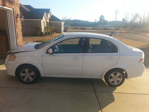 2007 chevy aveo (selling as is, front body damage)