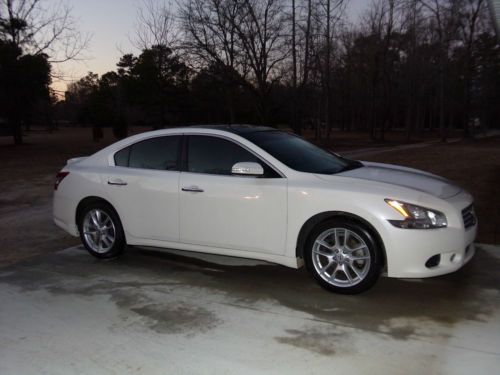Winter frost; excellent condition, loaded w/ navigation,back up camera ect...