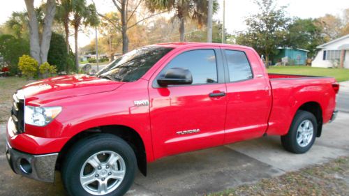 2010 toyota tundra, red in excellent condition.