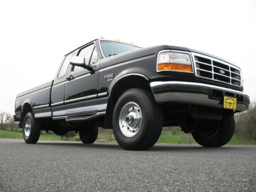 1996 ford f250 manual,low miles,1 owner,rust free,long bed,ext cab, black,4x4