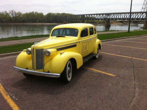 1938 buick roadmaster great condition, low miles,bright show-stopping yellow