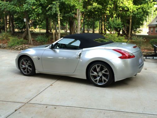 2014 nissan 370z touring convertible 2-door 3.7l  - 780 miles, 3 months old